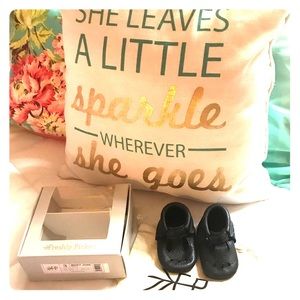 Freshly Picked Black Mary Jane moccs 3-PERFECT🧸